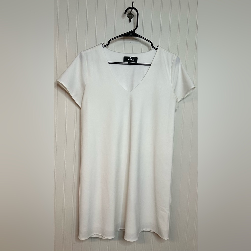 Lulu's Classic White V-Neck Short Sleeve Dress